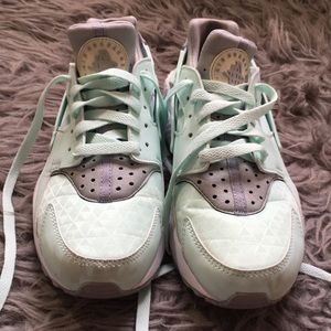 Mint green huraches